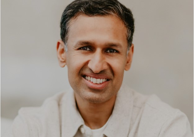 Why Your Business Headshots Are the Handshake You’re Not Giving
