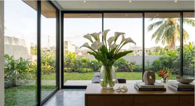 Faux Calla Lilies: A Refined Floral Accent for Contemporary Interiors